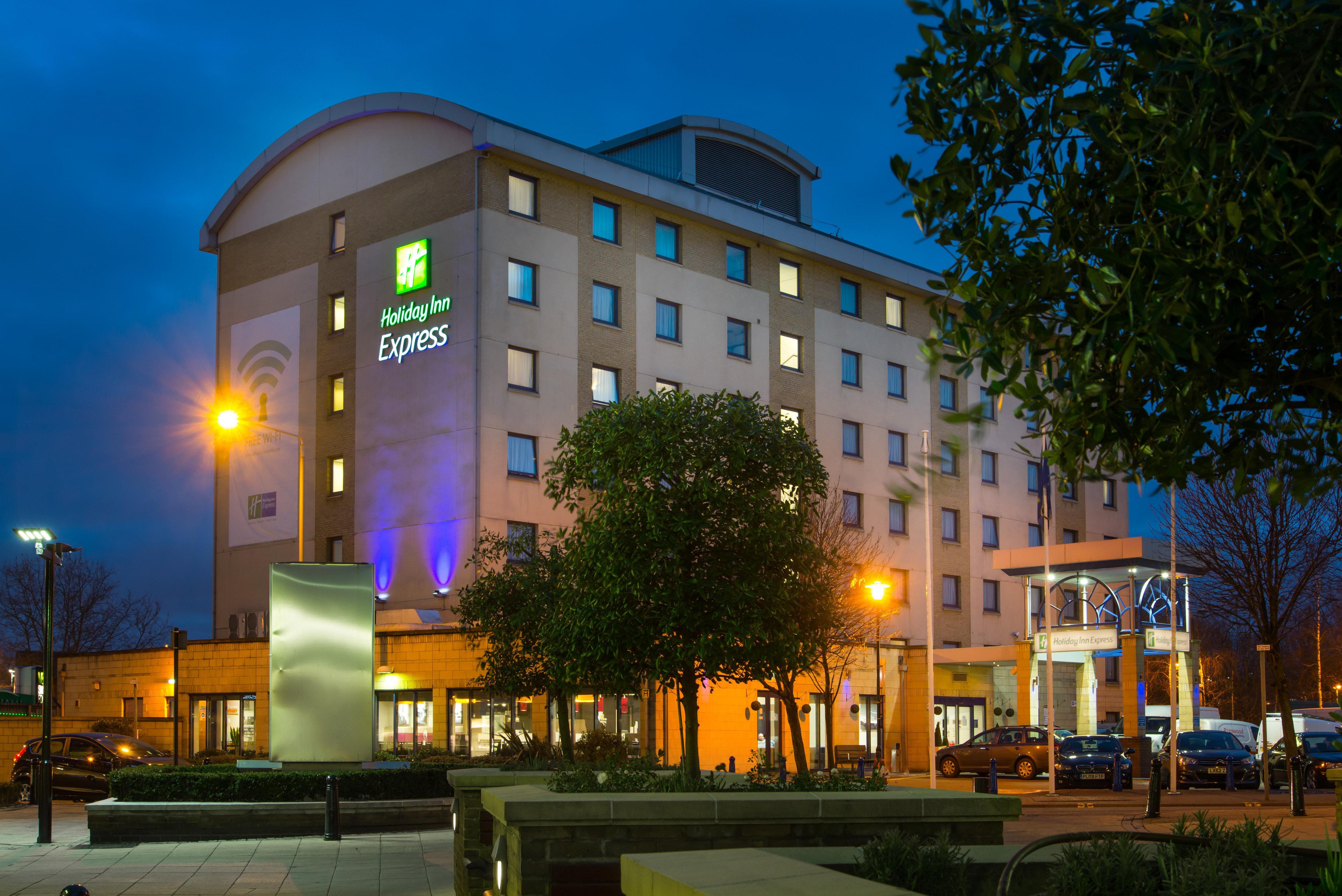 Holiday Inn Express London - Wandsworth, An Ihg Hotel Bagian luar foto