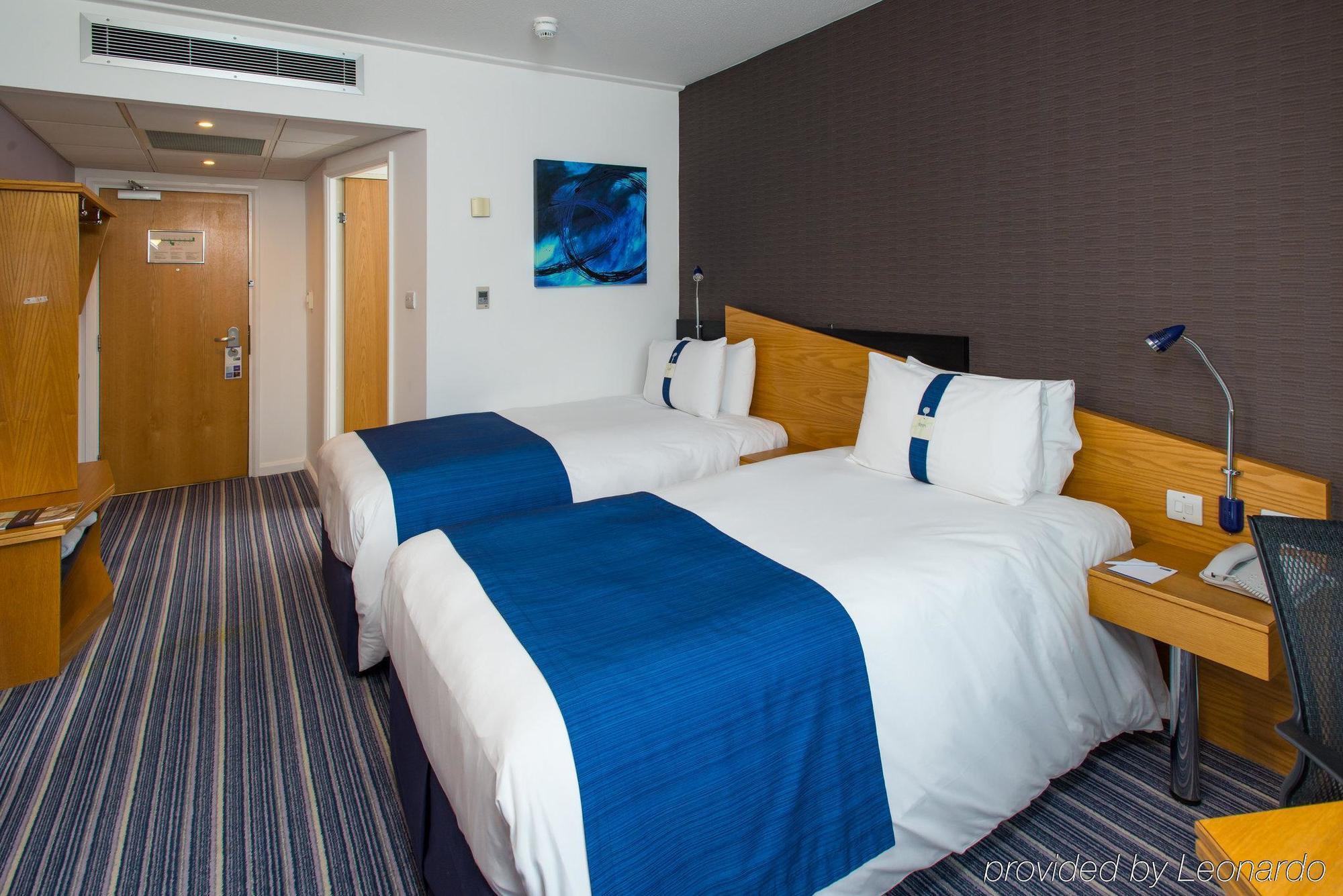 Holiday Inn Express London - Wandsworth, An Ihg Hotel Bagian luar foto