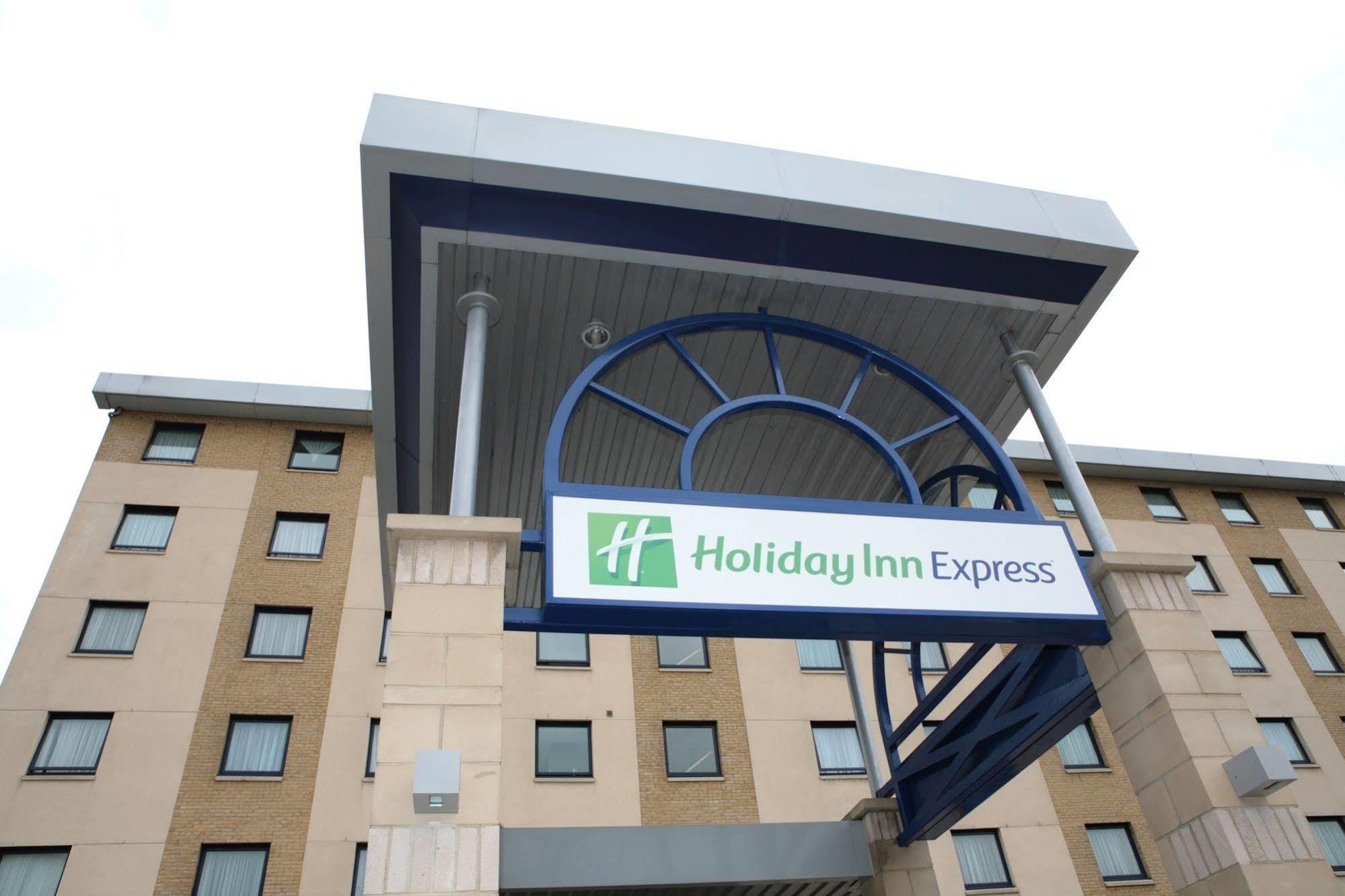 Holiday Inn Express London - Wandsworth, An Ihg Hotel Bagian luar foto